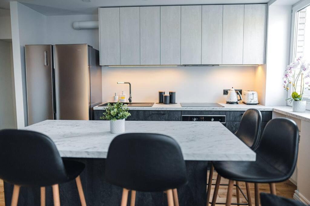 New Luxury 3Br Apartment In Old Town, Free Parking 哈普萨卢 外观 照片